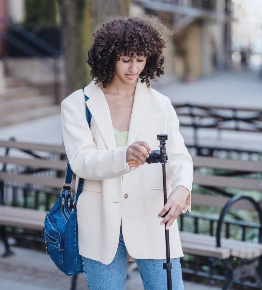 What Kit Should a Single-Person News Crew Actually Carry?