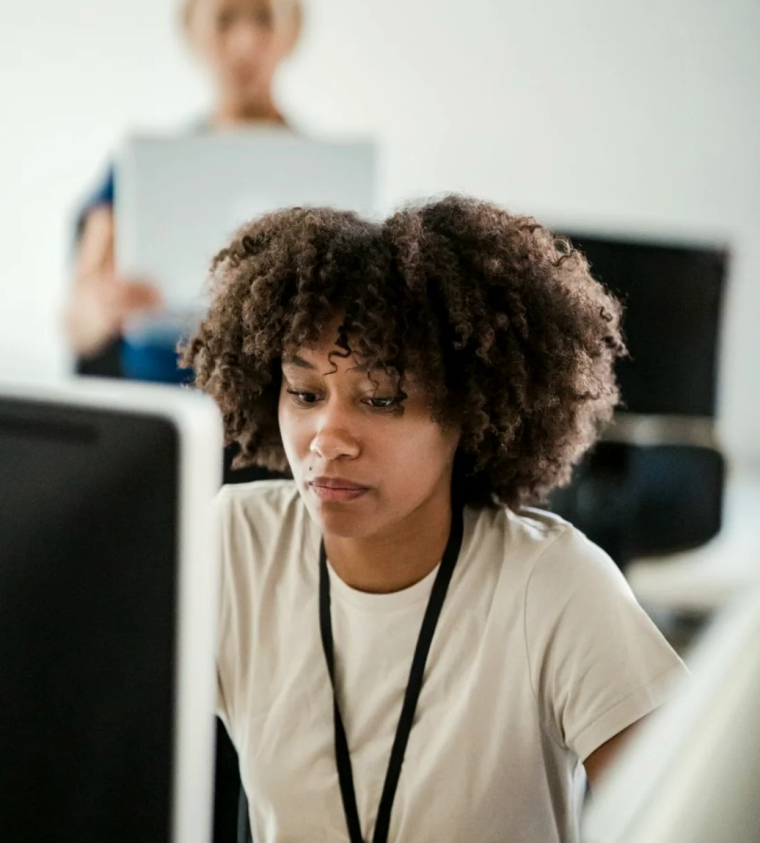 How to Plan a Newsroom Handover So Nothing Gets Lost Between Shifts